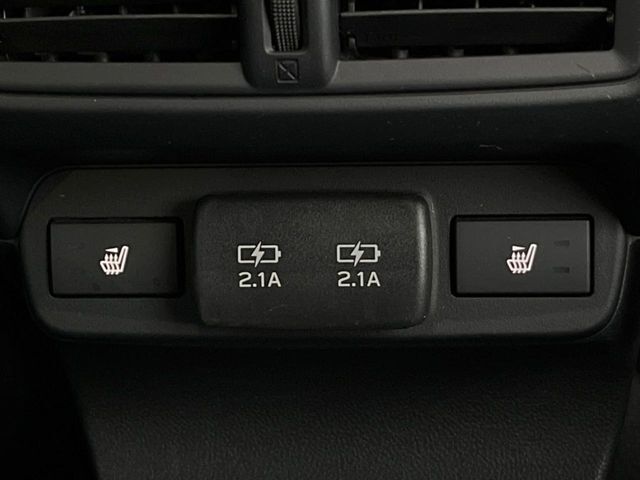 【シートヒーター】寒い日に重宝するシートヒーター！エアコンより早く温まってくれるので寒がりの人も安心ですね♪エアコンの温風は乾燥するから苦手、という方にもをおすすめです。
