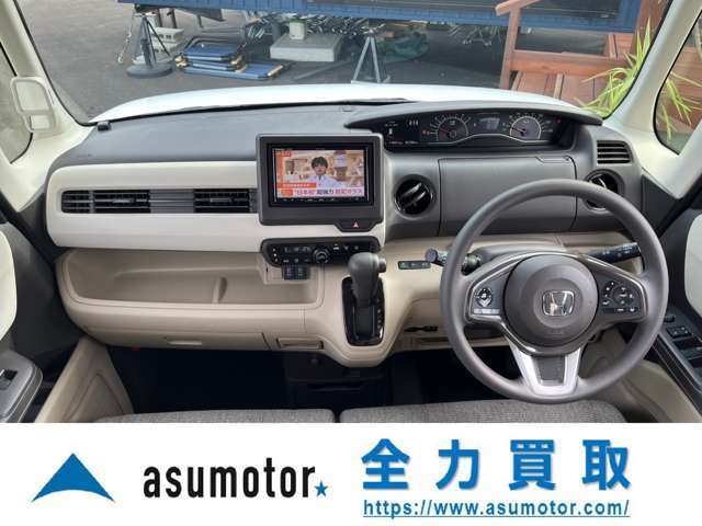 見通しの良いコックピットは普段のドライブに最適。運転しやすいお車となります。