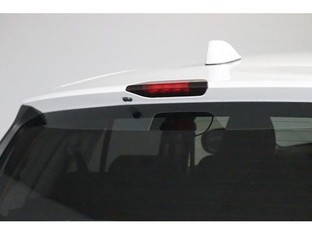 目線の高さに近いストップランプが、後続車にブレーキを踏んだことを知らせるので安全性もUPします。