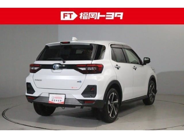 トヨタ認定中古車、評価4。キズ、へこみが少なく全体的に良好です。