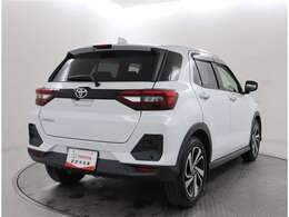 バックカメラが付いているので後方確認が非常にしやすいです。今や運転初心者も熟練者も必須装備！ついていて損はないですね♪