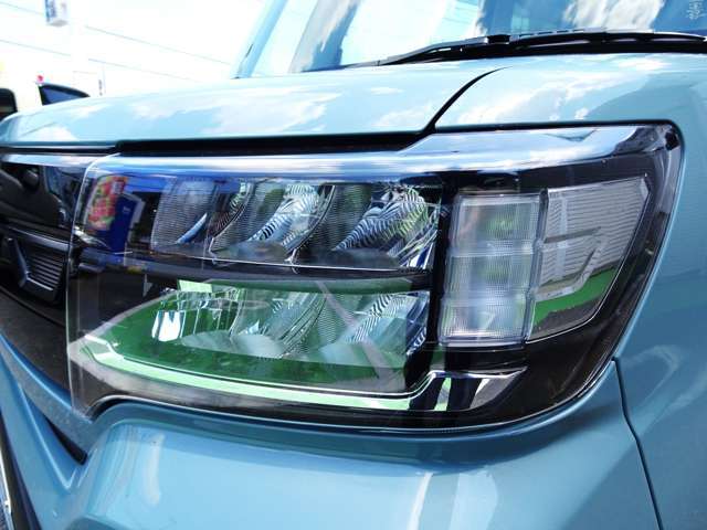 LED式ヘッドライトは、非常に明るく夜間走行時に安心出来ますね