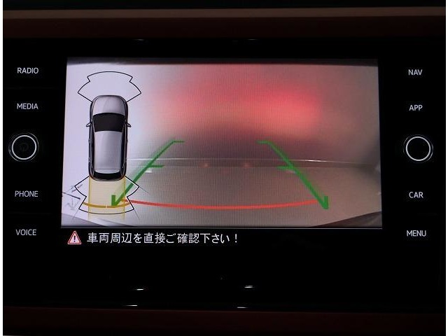 エンブレム内蔵バックカメラ【パークディスタンスコントロールの表示もされます】