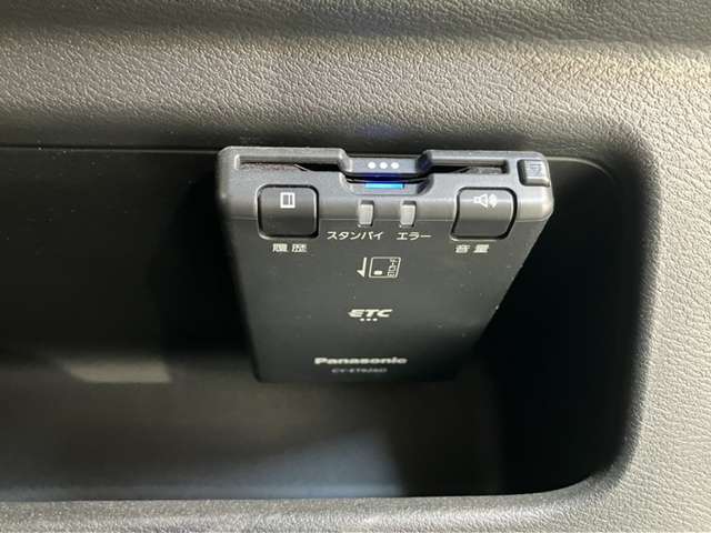 ETC車載器付きです♪高速道路をスイスイと通過！で、キャシュレス！クルマは料金所をノンストップで通過することができます☆