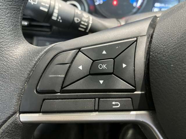 ステアリングスイッチ搭載！ハンドルひとつで手を離さなくても運転中視線をそらさなくても操作が出来て便利です♪