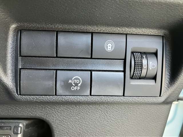アイドリングストップ搭載！信号待ちなどの停車の際に自動でエンジンが停止してくれるので燃費の向上が期待できます♪
