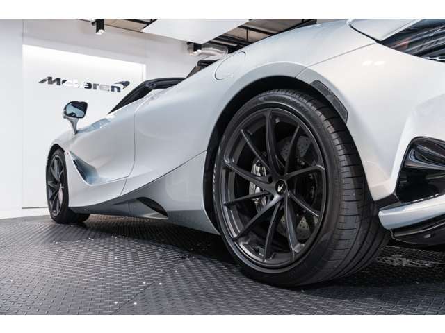 【Turbine- 10 Spoke Ultra-Lightweight】を装着しております。