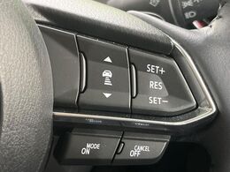 【マツダ・レーダークルーズコントロール】高速道路での長距離走行が楽に！自動で速度を保つクルーズコントロールが、衝突軽減システムと連携し、前方の車両を感知して車間を保つように速度調節してくれます！！