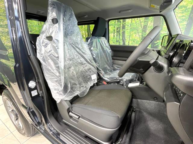 運転席シート廻りは使用感も少なく、良好な状態となっています。前オーナー様が丁寧に使っていたことがよくわかりますね。