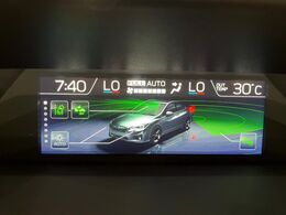 【マルチファンクションディスプレイ】燃費情報や走行状態、各種車両設定状態の確認を液晶画面に表示、確認できます♪インパネ上部にレイアウトされ、視認性にも優れたモニターです。