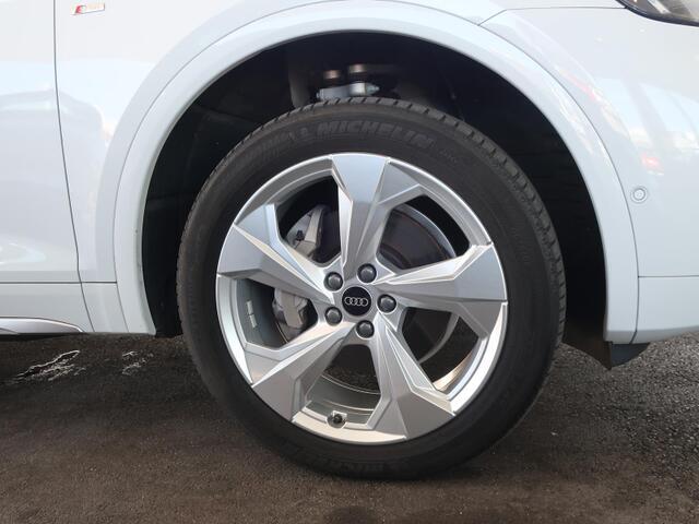 “Audi自動車保険プレミアム”　充実した自動車保険とさまざまの特約やサービス内容でAudiオーナーにふさわしいサポートをご用意。アウディだけのプレミアムサービス「Audiプレミアムケア」を無償で付帯