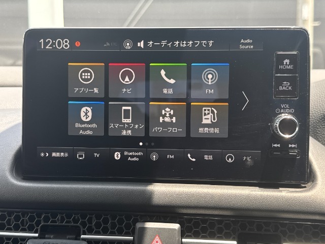 使いやすく、見やすいナビモニター。オーディオ操作もタッチパネルで簡単楽々。