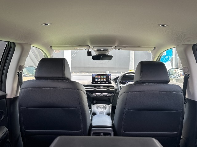 天井も高く、広々とした車内で快適に過ごせます！
