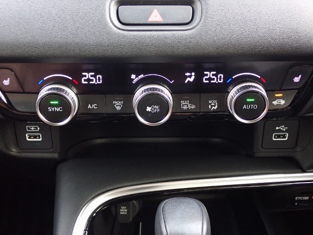 ◆【フルオートエアコン】お好みの温度に設定するだけで、エアコンの風量やモードを自動で切替してくれ車内の温度を最適になるようにコントロールしてくれる優れものです。