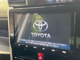 【大画面ナビ】純正9インチナビを装備。存在感のある大画面はインパクト大！ナビ利用時のマップ表示は見やすく、テレビやDVDは臨場感がアップ！いつものドライブがグッと楽しくなります♪