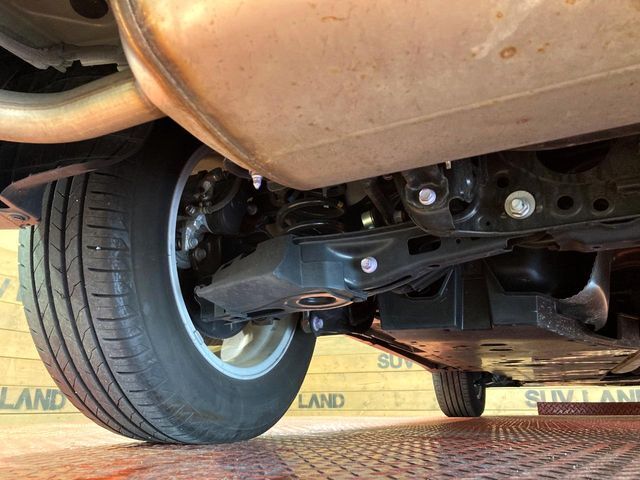 お車を安心してお乗りいただく為には、足回りの定期点検が欠かせません。サービスサポート（有償保証）では無料点検もご提供しており、安心のカーライフをお過ごしいただけるサポート体制が整っています。