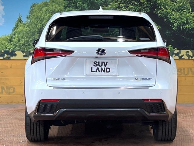 安心の最長10年・走行無制限保証（有償）をご用意。保証内容も充実はもちろん、無料点検＆オイル交換や、年中無休の全国・24時間ロードサービスも付帯されておりますのでご安心下さい。