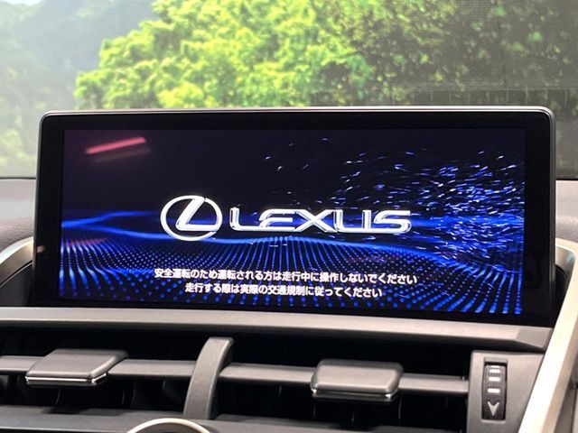 【10.3インチワイドナビ】高級感とインパクトのある大型ワイドナビを装備。各種オーディオ操作はもちろん、横長ワイド画面でのマップ2分割表示など、利便性も高いナビです♪