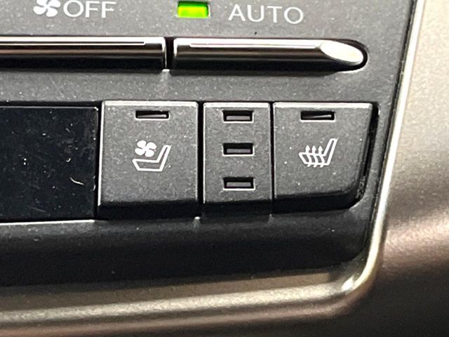 【シートベンチレーション】夏場は涼しい風でお尻や背中の熱やムレを防ぎ、冬はエアコンよりも早く温まってポカポカに！季節を問わず快適に過ごせます。