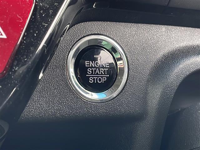 気になる車はすぐにお問い合わせください！画面右側の0066から始まる無料ダイヤルからお問い合わせ下さい！専門スタッフがお車のご質問にお答えいたします！