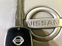 【キーレス】少し離れた場所からでもボタン一つでドアの開錠・施錠ができるのでとっても便利！ドアの鍵穴周りに傷をつけることもありません♪