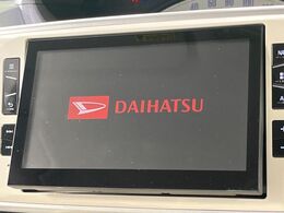 【純正8型ナビ】人気の純正ナビを装備しております。ナビの使いやすさはもちろん、オーディオ機能も充実！キャンプや旅行はもちろん、通勤や買い物など普段のドライブも楽しくなるはず♪