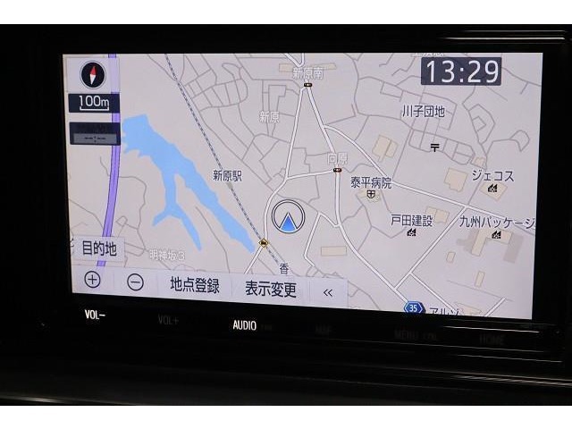 ナビを装備！　施設名などから、すぐに最適ルートを検索します。（機種によりナビやコネクトサービス等ご利用の際は、別途契約が必要となる場合があります）