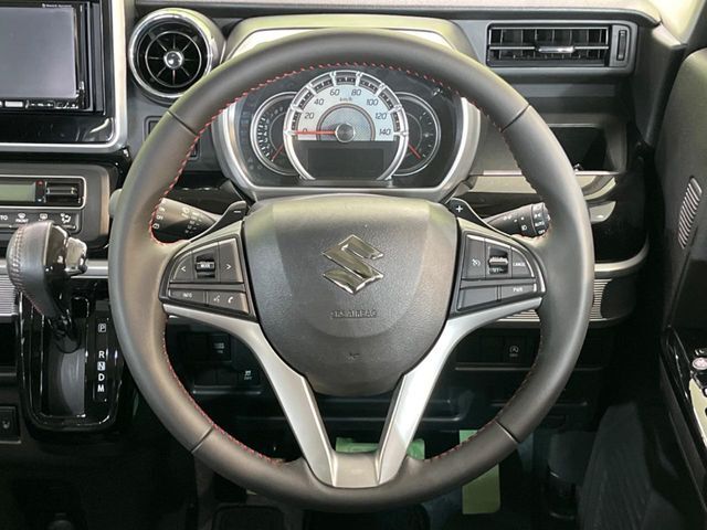 【純正革巻きステアリング】上質な革を使用することで、手にしっかり馴染みとても運転しやすいハンドルです♪