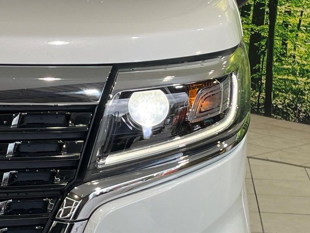 【LEDヘッドライト】悪天候や夜間走行時も良好な視界を確保し安心して運転できる高輝度LEDヘッドライトを装備！点灯速度が早く、消費電力も抑えられています。