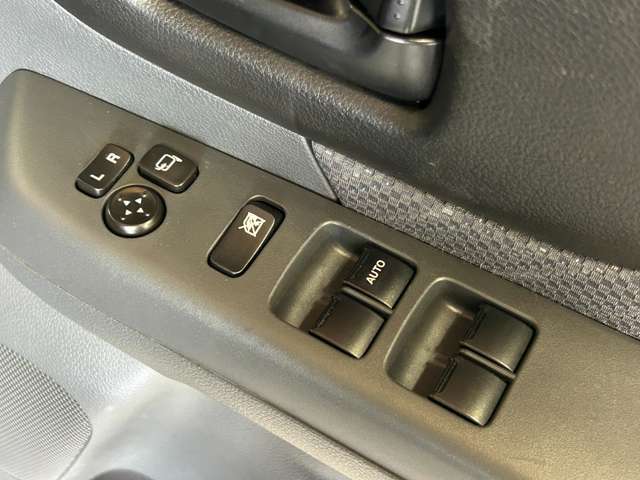 もし電動格納ミラー機能がなくても後付けできるものもあります！気になる方は是非一度ご相談を！！