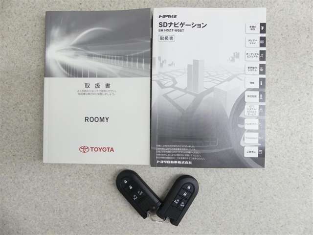 ナビ取説、車両取説、メインキー、スペアキーが付属いたします。