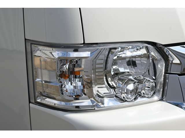 ■トヨタ純正LEDヘッドライト（ロービーム）【オートレベライザー機能付】2連プロジェクター式LEDランプ　オートレベリング機能により車両姿勢の変化に応じて照射軸を一定に保ちます。
