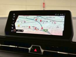 【メーカーオプションナビ】フルセグテレビやブルートゥース接続多彩な機能を併せ持っており、インパネ周りがすっきりしてますね！
