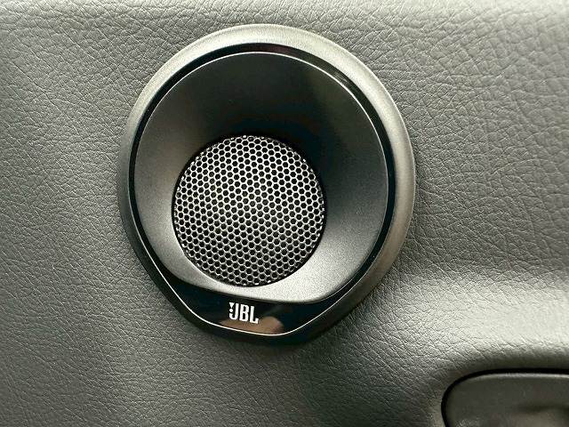 【JBLスピーカー】オプションの高音質スピーカーを搭載しております。良質な音質の【JBLプレミアムサウンドシステム】搭載。ワンランク上の音響空間をお楽しみください。