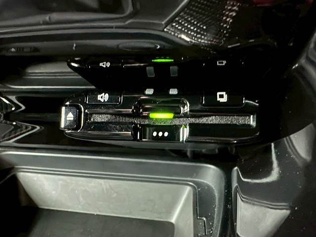 【ETC車載器】を装備しておりますので、ご納車直後からの遠距離ドライブも可能です。土日の利用料金の割引や、朝夕の通行料金を割引料金にて高速道路をご利用いただけます。