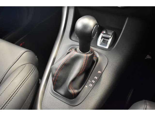 ALFA　TCT（6速乾式デュアルクラッチオートマチック）による無駄の無い素早いシフトチェンジとシームレスな加速を可能にしております。