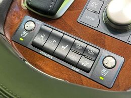 【シートベンチレーション】夏場は涼しい風でお尻や背中の熱やムレを防ぎ、冬はエアコンよりも早く温まってポカポカに！季節を問わず快適に過ごせます。