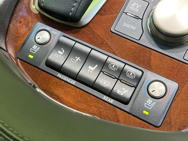 【シートベンチレーション】夏場は涼しい風でお尻や背中の熱やムレを防ぎ、冬はエアコンよりも早く温まってポカポカに！季節を問わず快適に過ごせます。