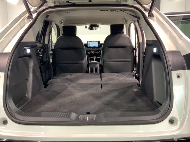 リアシートを倒すと、ラゲッジスペースを広くお使いいただけます！