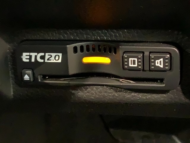 いまや快適なカーライフに欠かせないETCが付いています。