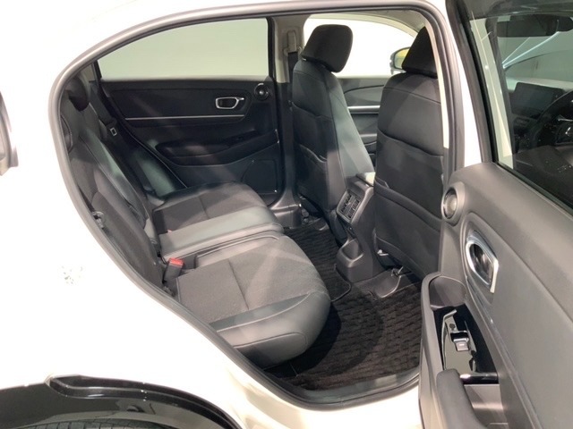 ゆったり座れるリヤシート！足元が広々としていて、乗り心地も良いです！