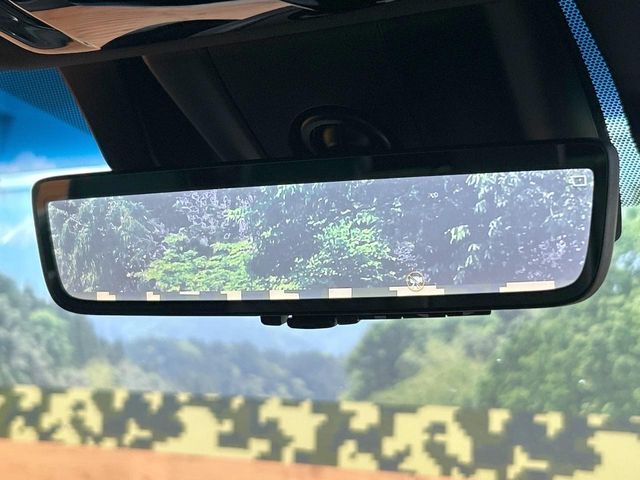【デジタルインナーミラー】後席の大きな荷物や同乗者で後方が確認しづらい時でも安心！カメラが撮影した車両後方の映像をルームミラー内に表示。クリアな視界で状況の確認が可能です！