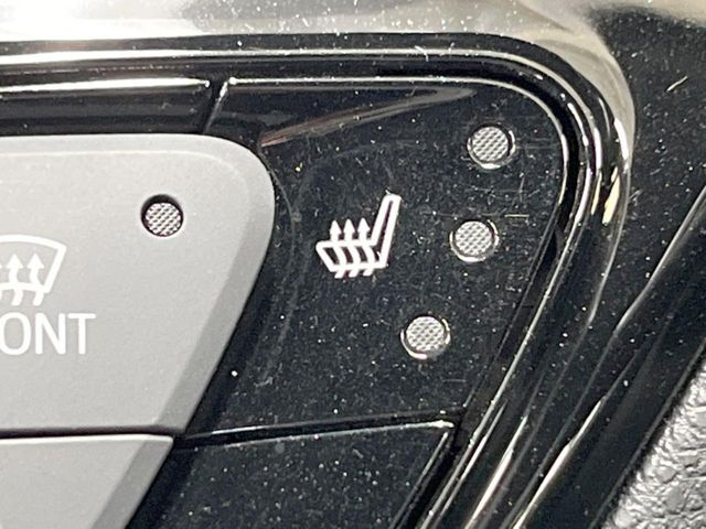 【シートヒーター】寒い日に重宝するシートヒーター！エアコンより早く温まってくれるので寒がりの人も安心ですね♪エアコンの温風は乾燥するから苦手、という方にもをおすすめです。