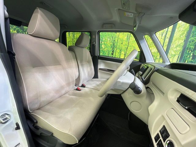 運転席シート廻りは使用感も少なく、良好な状態となっています。丁寧に使われていたことがよくわかりますね。
