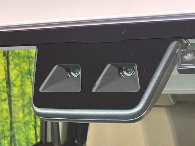 【スマートアシスト】走行中に前方の車両等を認識し、衝突しそうな時は警報とブレーキで衝突回避と被害軽減をアシスト。より安全にドライブをお楽しみいただけます。