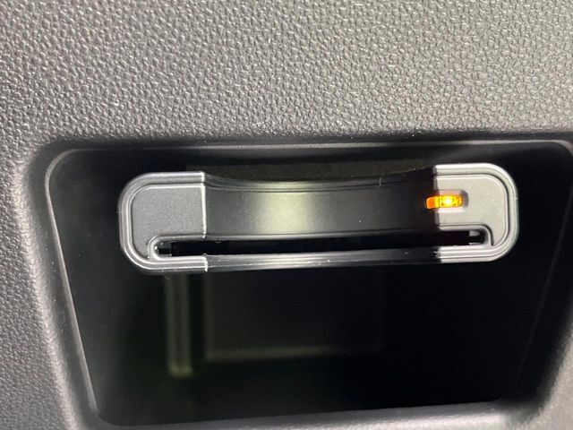 【ETC】高速道路の料金所をストレスなく通過！話題のスポットやサービスエリアに多い「スマートIC」利用時は必須のアイテムです。当店でセットアップを実施、ご納車当日からすぐにご利用いただけます！