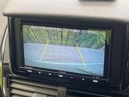 【バックカメラ】駐車時に後方がリアルタイム映像で確認できます。大型商業施設や立体駐車場での駐車時や、夜間のバック時に大活躍！運転スキルに関わらず、今や必須となった装備のひとつです！