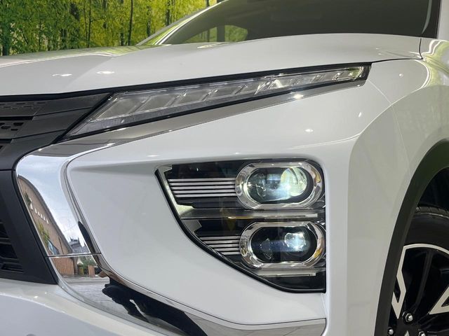 【LEDヘッドライト】悪天候や夜間走行時も良好な視界を確保し安心して運転できる高輝度LEDヘッドライトを装備！点灯速度が早く、消費電力も抑えられています。