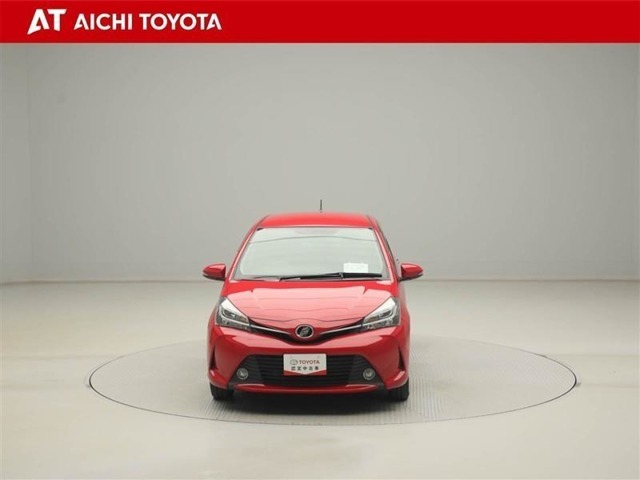 人気のLEDヘッドライトとフォグランプを装着しています。特別仕様車の専用装備です。