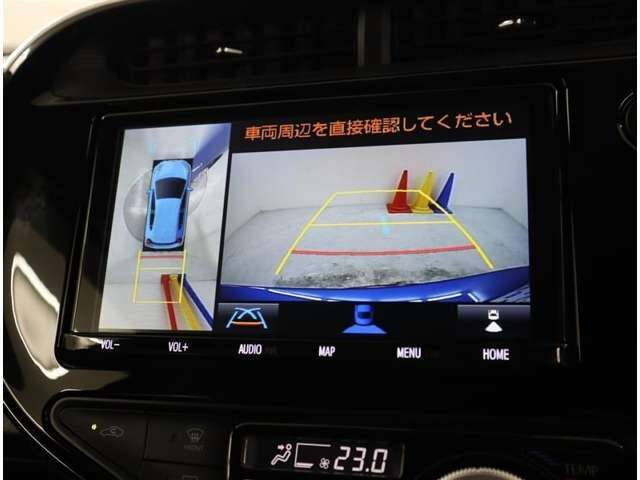 後方だけでなく全周囲を確認できるパノラミックビューモニターが付いているので、車庫入れが苦手という方も安心です♪